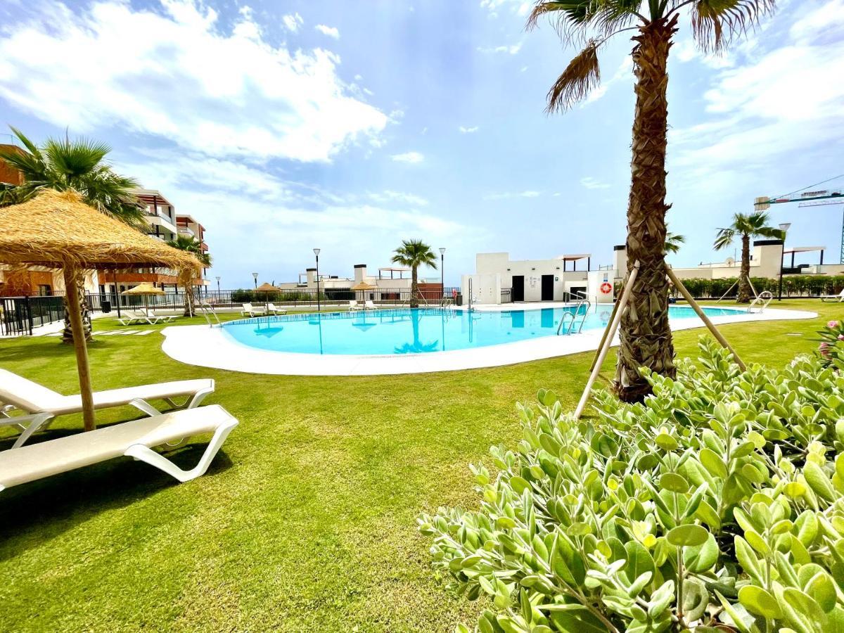 Beach Paradise In Фуeнхирола Екстериор снимка